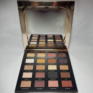 Iconic London - Booming & Gleaming Eyeshadow Palette